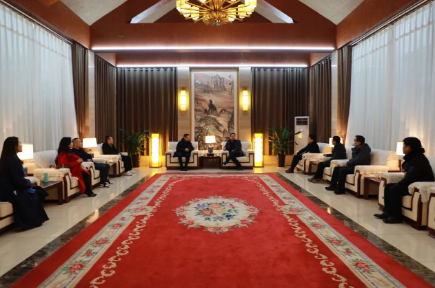 弋陽縣委書記陳敏會(huì)見文演教育總經(jīng)理何嘯鳴一行